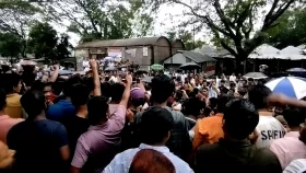 খোকসায় বেনাপোল এক্সপ্রেস ট্রেনের যাত্রাবিরতি বহালের দাবিতে বিক্ষোভ&nbsp;