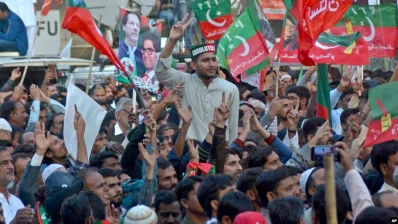 আগাম নির্বাচনের দাবি পাকিস্তানের সাবেক প্রধানমন্ত্রী ইমরান খানের সমর্থকদের আন্দোলন। ছবি: এপির সৌজন্যে