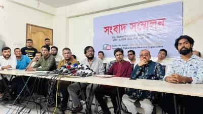 সংবাদ সম্মেলনে নির্মাতারা। ছবি ডিরেক্টরস গিল্ড