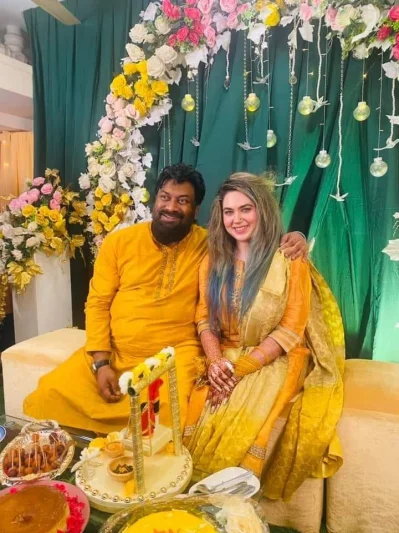 চাষী ও রেজিনা। ছবি: চাষী/ফেসবুক