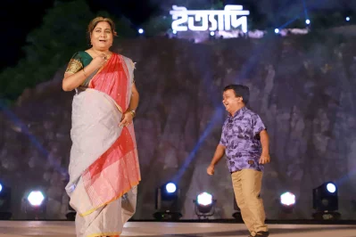 সমসাময়িক বিভিন্ন প্রসঙ্গ উঠে এসেছে নানি-নাতির কথায়। ছবি: ফাগুন অডিও ভিশন 