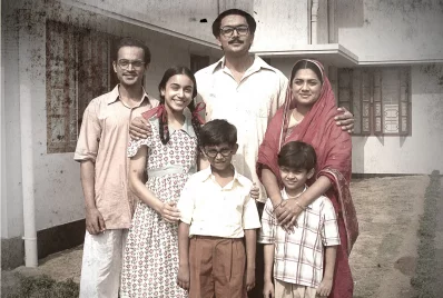 শুটিং সেটে আরিফিন শুভ, নুসরাত ইমরোজ তিশা ও অন্যান্যরা। ছবি: ফেসবুক/আরিফিন শুভ