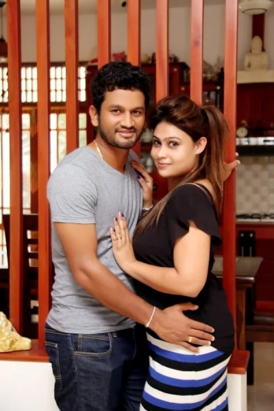 করুনারত্নে ও অনুরাধা। ছবি: সংগৃহীত