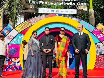 ফেরেশেতে টিমের সঙ্গে জয়া। ছবি: ফেসবুক থেকে নেওয়া