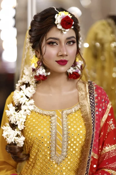 হলুদ সন্ধ্যায় বুশরা। ছবি: ফেসবুক থেকে নেওয়া