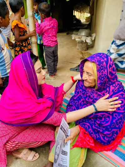 প্রচারণার মাঠে মাহিয়া মাহি। ছবি: ফেসবুক থেকে নেওয়া