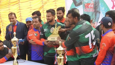 Shakib was felicitated on the occasion.  Photo: The Independent