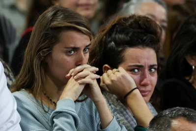 Relatives of some Israeli soldiers at the funeral.  Recently at the Haifa Cemetery in Israel.  Photo: Reuters 