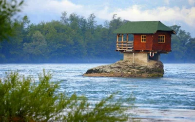 This strange house is on a rocky hill above the river.  Photo: Taken from X