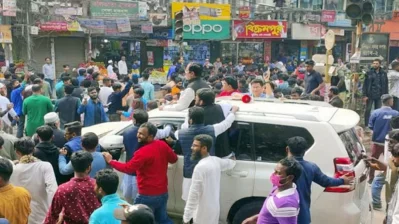 জাহাঙ্গীর কবির নানক গণসংযোগ করছেন। ছবি: সংগৃহীত