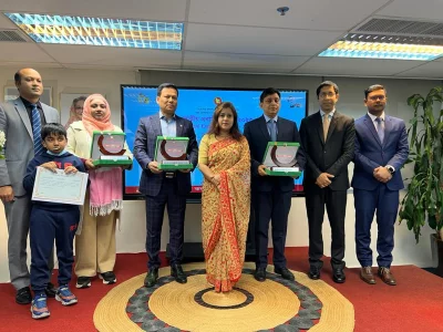 Bangladesh Consulate General, Hong Kong presented remittance awards and honors on the occasion of National Expatriate Day.  Photo: Notice