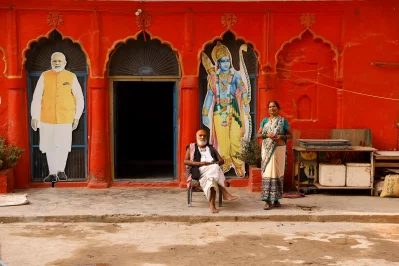 রাম মন্দির প্রাঙ্গণে মোদির অস্থায়ী প্রতিকৃতি। ছবি: রয়টার্স 