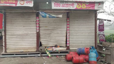 পরাজিত প্রার্থীর সমর্থকের ব্যবসা প্রতিষ্ঠানে হামলা চালান হয়। ছবি: ইনডিপেনডেন্ট