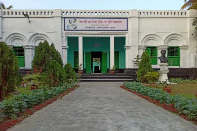 পাবনার সুচিত্রা সেন স্মৃতি সংরক্ষণ পরিষদ। ছবি: ইনডিপেনডেন্ট