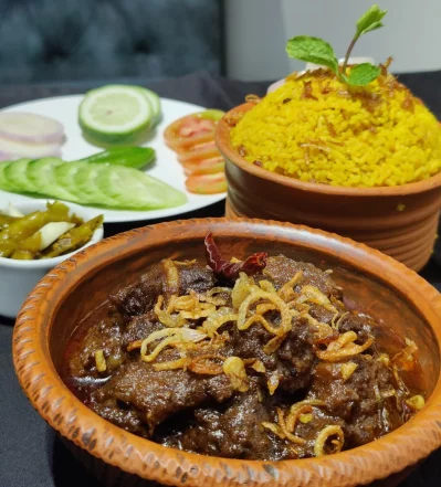 রেস্টুরেন্টিতে আছে আঞ্চলিক বেশকিছু খাবার। ছবি: স্বাদে বাংলাদেশ
