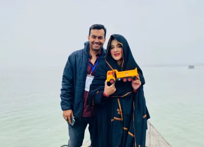 দ্বাদশ জাতীয় সংসদ নির্বাচনে ট্রাক প্রতীকে স্বতন্ত্র প্রার্থী হয়েছিলেন মাহি। প্রচারে তাঁর সঙ্গে রকিব। ফাইল ছবি