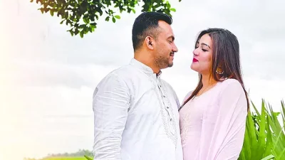 রকিব ও মাহি। ছবি মাহি/ফেসবুক