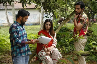প্রভা ও আলভির সঙ্গে পরিচালক। ছবি পরিচালকের সৌজন্যে