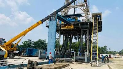 নোয়াখালীতে নতুন গ্যাসকূপ খননের কাজ করা হচ্ছে। ছবি: আবু নাছের মঞ্জু