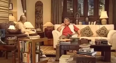 ঘোষ অ্যান্ড কোম্পানি অনুষ্ঠানে সুনীল গঙ্গোপাধ্যায় ও ঋতুপর্ণ ঘোষ। ছবি: স্ক্রিনশট