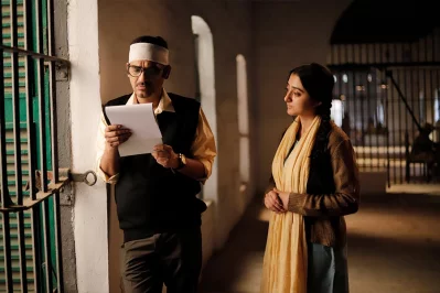 একটি দৃশ্যে ঋত্বিক ও সুরঙ্গনা। ছবি: হইচই