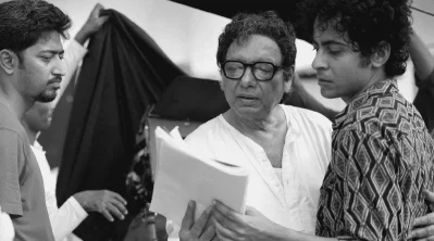 শুটিংয়ের প্রস্তুতিতে দুই মৃণাল। ছবি: এসভিএফ