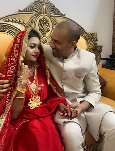 বর্ষা ও রাসেল। ছবি: ফেসবুক থেকে নেওয়া