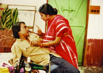 নাটকের একটি দৃশ্যে হ&zwj;ুমায়ুন ফরীদি ও সুবর্ণা মুস্তাফা। ছবি: সংগৃহীত
