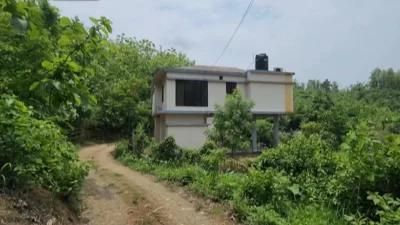 বান্দরবান সদরের সুয়ালক ও লামায় নিজের এবং স্ত্রী ও মেয়ের নামে এক শ একরের বেশি জমি বেনজীরের। ছবি: ইনডিপেনডেন্ট টেলিভিশন