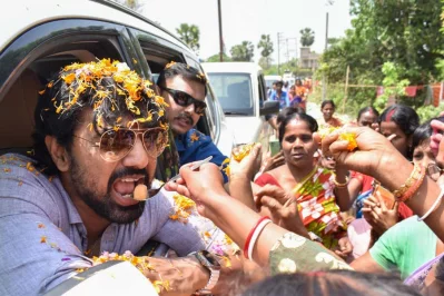 মিষ্টিমুখ করছেন দেব। ছবি ফেসবুক থেকে নেওয়া