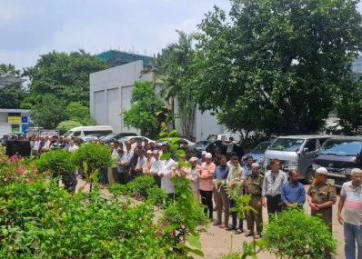 চ্যানেল আই প্রাঙ্গণে সীমানার প্রথম জানাজা অনুষ্ঠিত হয়। ছবি: সংগৃহীত
