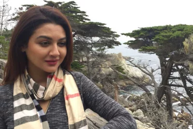 সান ফ্রান্সিসকোর পেবেলস সমুদ্রসৈকতে অরিন্দমের ক্যামেরায় জয়া। ছবি: সংগৃহীত