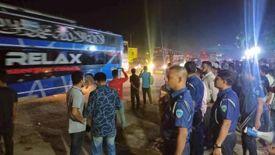 অবরোধ চার ঘণ্টা পর তুলে নেওয়ায় মহাসড়কে যান চলাচল শুরু হয়েছে। ছবি: ইনডিপেনডেন্ট টেলিভিশন