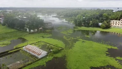 বন্যার পানিতে তলিয়ে আছে এখনও ৬টি ওয়ার্ড। ছবি: ইনডিপেনডেন্ট টেলিভিশন