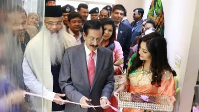 নিপুণের পার্লার উদ্বোধনে শেখ সেলিম। ছবি: সংগৃহীত