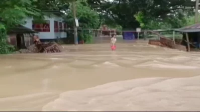 বন্যার জন্য পূর্বপ্রস্তুতি নিতে পারেনি মানুষ। ছবি: ইনডিপেনডেন্ট টেলিভিশন
