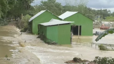 বন্যার পানিতে তলিয়ে গেছে জেলার কয়েক শ গ্রাম। ছবি: ইনডিপেনডেন্ট টেলিভিশন