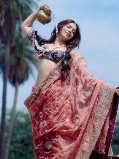ফটোশুটে তামান্না। ছবি: এক্স থেকে নেওয়া 