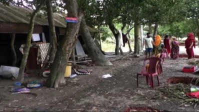 ঘরবাড়ি ছেড়ে অনেকেই বসবাস করছে খোলা আকাশের নিচে। ছবি: ইনডিপেনডেন্ট টেলিভিশন