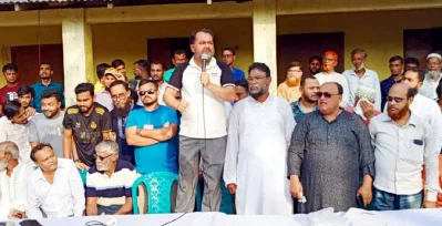 সংঘর্ষের ঘটনার প্রতিবাদে উপজেলা বিএনপি ও সহযোগী সংগঠনের নেতা-কর্মীরা সমাবেশ করেন। ছবি: ইনডিপেনডেন্ট টেলিভিশন