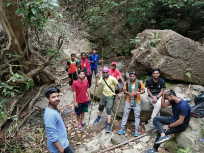 পাহাড়ে ট্রাকিং করতে গেলে মাঝে মাঝে জিড়িয়ে নিতে হয়। ছবি: মুহাম্মাদ আয়াতুল্লাহ