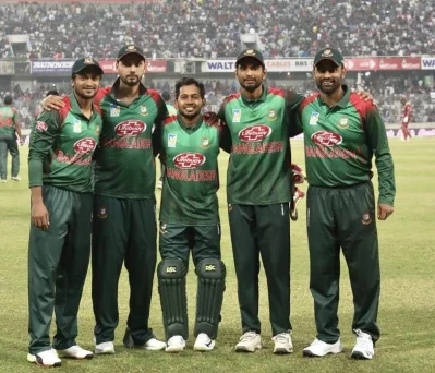 এক ফ্রেমে বাংলাদেশের সফল পাঁচ ক্রিকেটার। ফাইল ছবি 