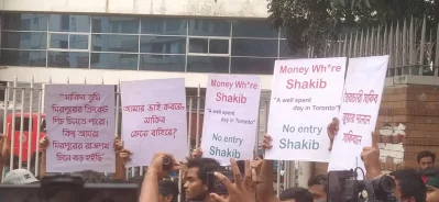 সাকিবের বিপক্ষে এভাবেই ক্ষোভ জানিয়েছেন সমর্থকেরা। ছবি: ইন্ডিপেন্ডেন্ট ডিজিটাল