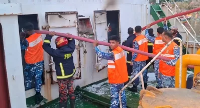 প্রায় এক ঘণ্টার চেষ্টায় আগুন নিয়ন্ত্রণে আনে ফায়ার সার্ভিসের চারটি ইউনিট। ছবি: ইনডিপেনডেন্ট টেলিভিশন