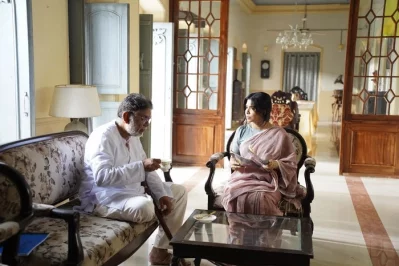 সিরিজটির দৃশ্যে আফজাল আহমেদ ও কাজী নওশাবা। ছবি: চরকি