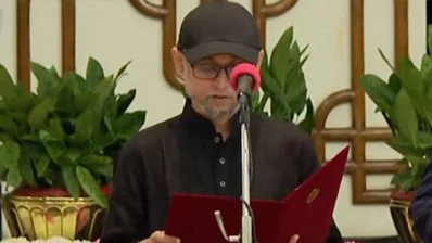শপথ গ্রহণ অনুষ্ঠানে মোস্তফা সরয়ার ফারুকী। ছবি: সংগৃহীত