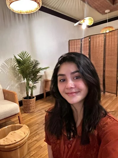 নিউইয়র্কে নিজের প্রতিষ্ঠানে রোজা। ছবি: রোজা/ফেসবুক