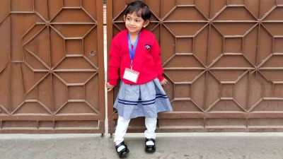 শিশুর প্রথম স্কুলে যাওয়া শুধু প্রাতিষ্ঠানিক শিক্ষার শুরু নয়, বরং শিশুর সামাজিক ও মানসিক বিকাশের জন্য একটি নতুন অধ্যায়। ছবি: ফেসবুক থেকে সংগৃহীত&nbsp;