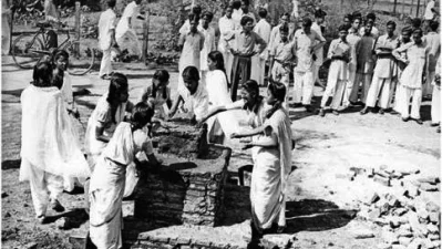 ঢাকা হলের পিছনে নির্মিত শহীদ মিনার। ছবি: সংগৃহীত