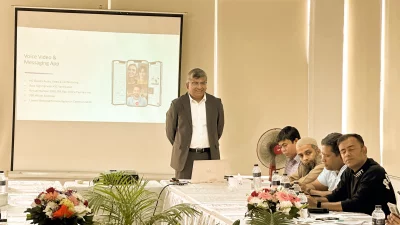 মিডিয়া মিটে তাদের প্রযুক্তি সম্পর্কে বিস্তারিত তুলে ধরেন প্রতিষ্ঠানটির গ্রুপ সিইও। ছবি: ইনডিপেনডেন্ট